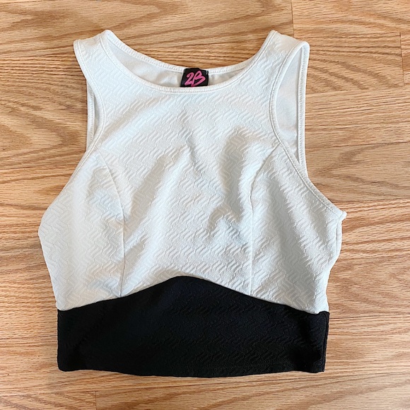 2B Bebe Tops - 2B Crop Top size S